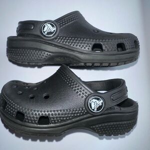 toddler Crocs size 7
